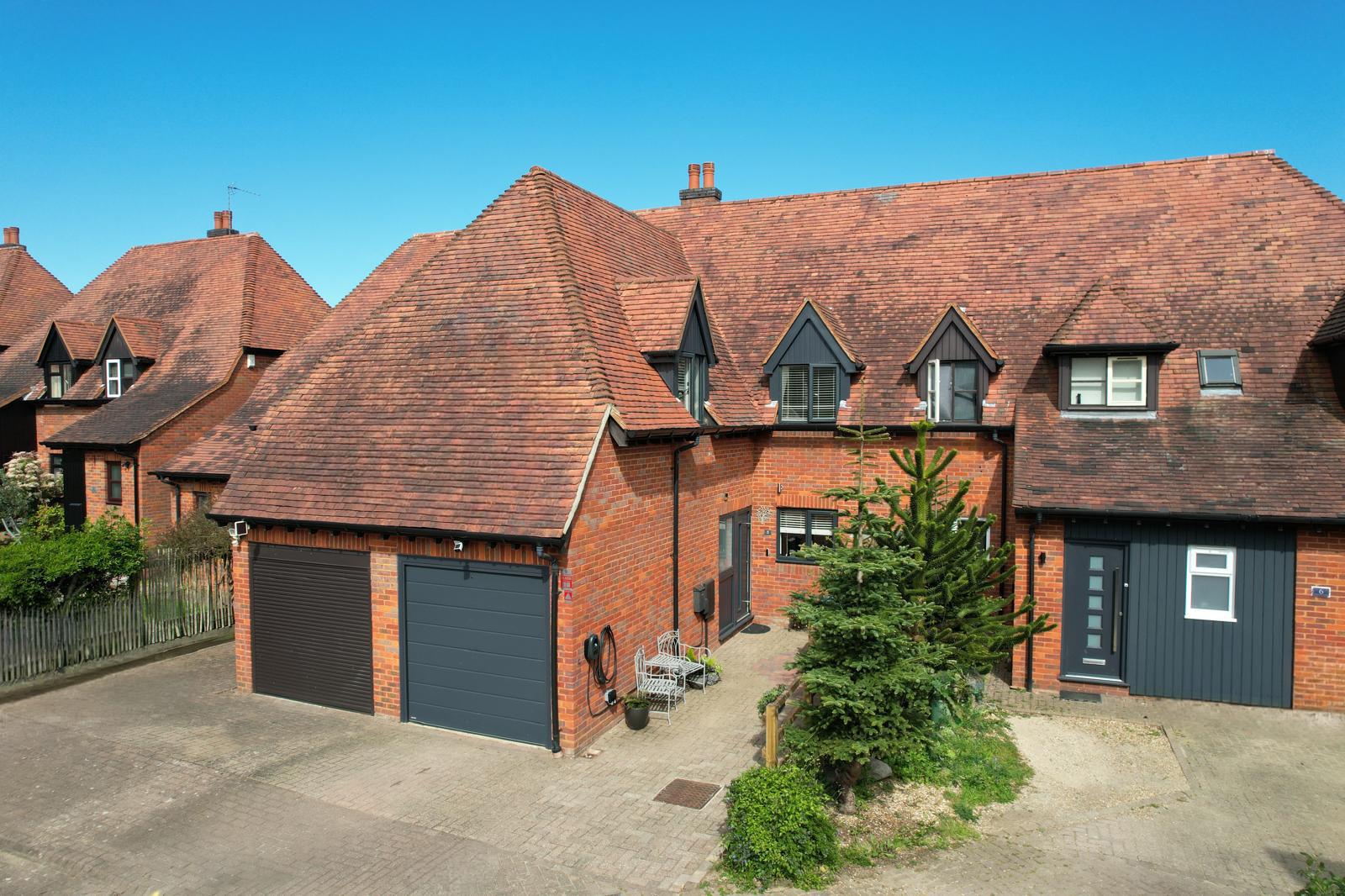 3 bed property in Eynsham Court, Milton Keynes